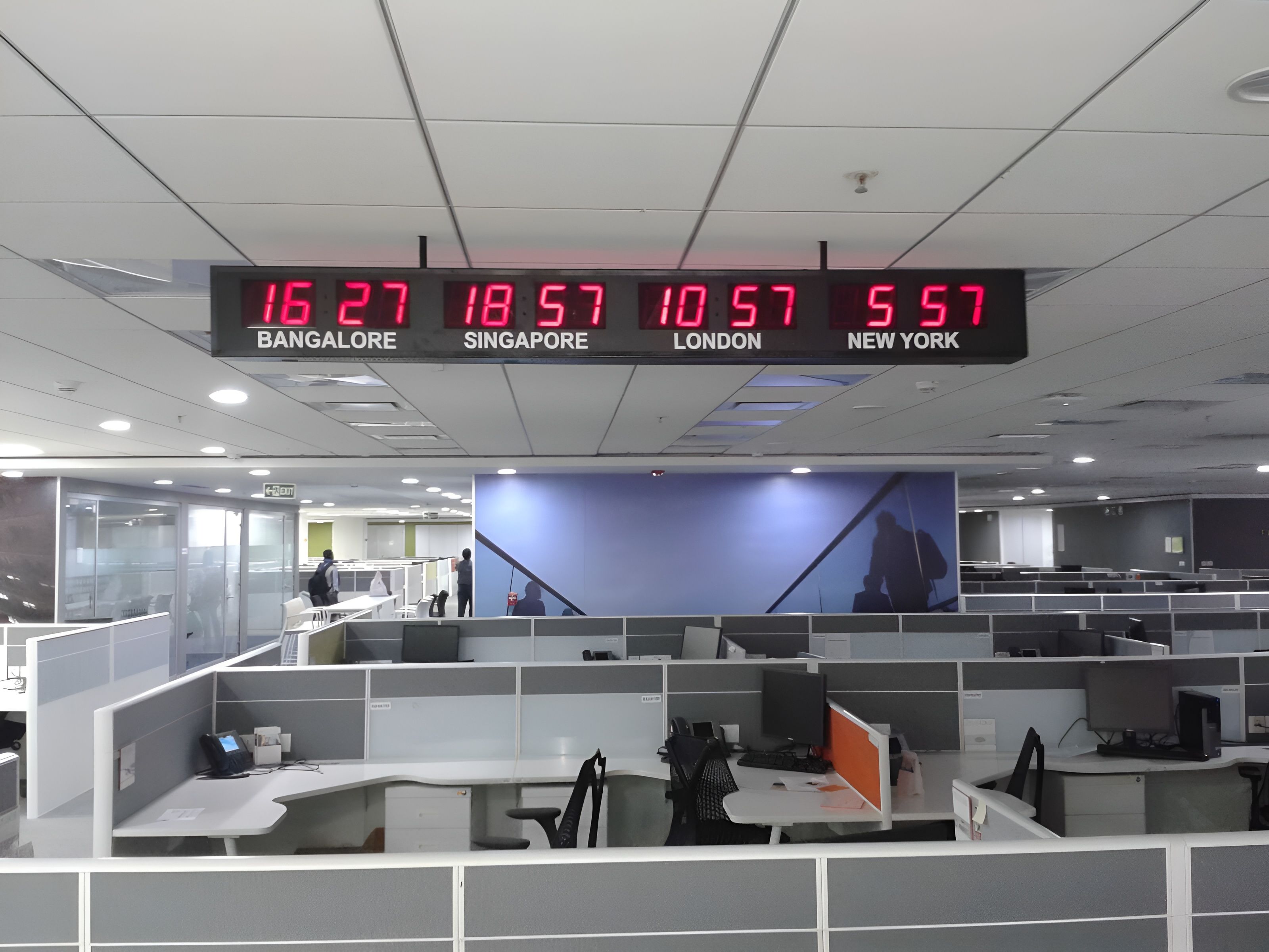 International World Clock (Multi-Time Zone) thumb 2
